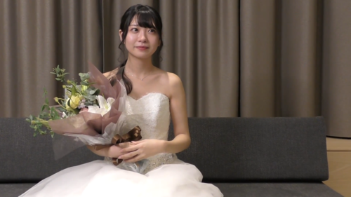 246.FC2-PPV-3237415 无码，Erika酱（绘里香）泪流满面的毕业婚礼！ 粉丝感恩个人写真环节挑战奖励！轮流颜射口爆吞精！（2V）