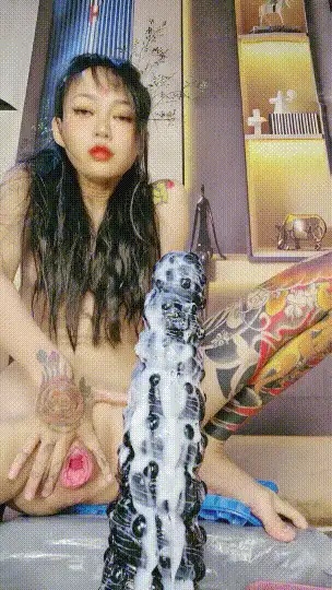 惊天大逼-可爱小姐姐巨大假J塞逼【4V4G】
