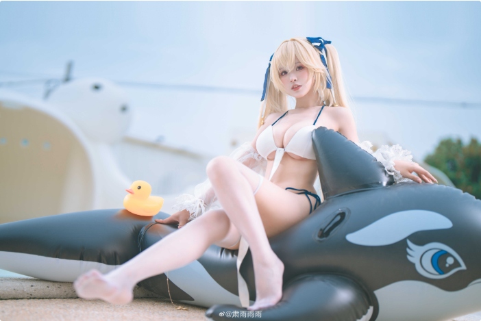 [三次元] G44不会受伤 & 肃雨雨雨 - 碧蓝航线 清凉一夏「很热吧？快进来泳池里清爽一下吧？」