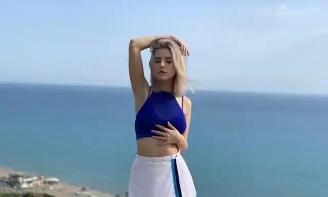 Eva Elfie 超美的毛妹明星