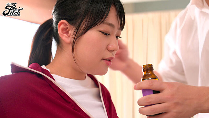【FANZA限定】幼馴染の僕を守るために… 陸上部の爆乳マネージャーが媚薬でガンギマリ激ピスリレーで輪●受精 辻いまる 生写真付き-第5张图片-萌站