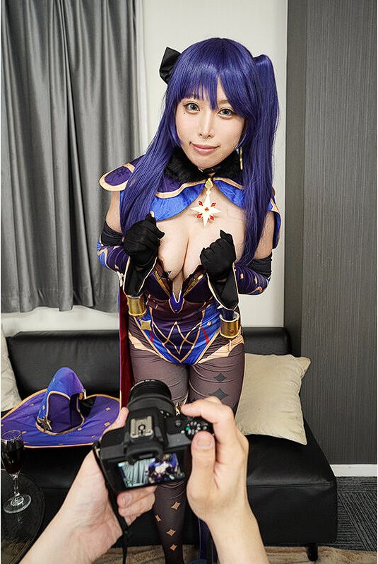 【VR】えちえち 美巨乳レイヤーとイベント終わりにホテルでオフパコ！ えろコス誘惑美少女と同人誌みたいな連続ナマ中出しSEXで童貞卒業！ 中丸未来原神莫娜-第2张图片-萌站