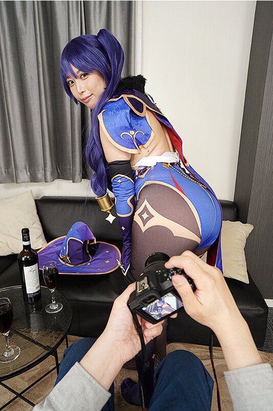 【VR】えちえち 美巨乳レイヤーとイベント終わりにホテルでオフパコ！ えろコス誘惑美少女と同人誌みたいな連続ナマ中出しSEXで童貞卒業！ 中丸未来原神莫娜-第3张图片-萌站