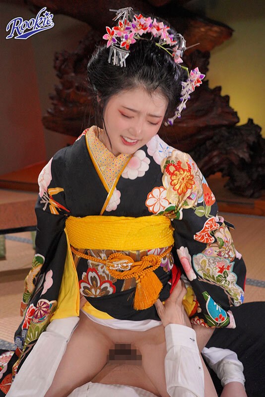 京都で見つけた舞妓さんAVデビュー 花街で予約殺到！笑顔のかわいい舞妓さんが着物を脱ぎすてお座敷でイキまくる！ 賀川かのこ-第10张图片-萌站