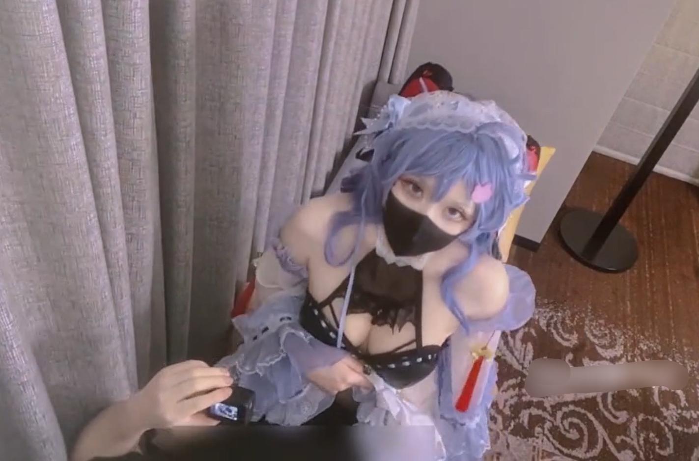原神cos甘雨【高质量人体盛宴】爆乳白虎美少女上位榨精，后入蜜臀激射-第2张图片-萌站