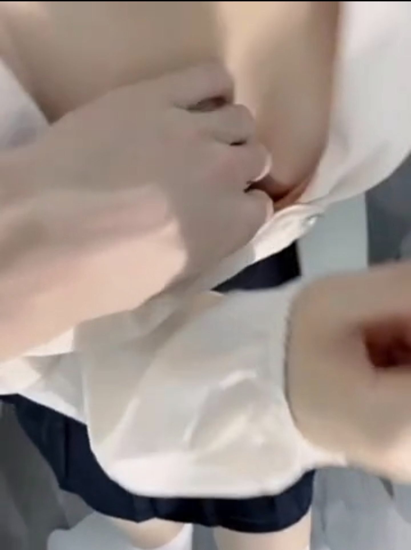 海角 妹妹跟同学打电话时直接操-第5张图片-萌站