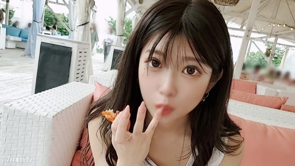 露臉！ !!數量有限！ [未經審查] 一個穿著白色連體泳衣的漂亮美女沿著海灘散步......在迷人的 Fcup 美女豐滿身體中出！ !!沒想到這麼好……（完全露臉）-第2张图片-萌站