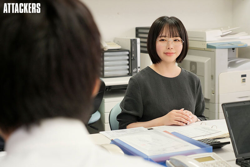 雖有訂婚女友，卻被地靜默的職場同事束縛並擠取了大量精液的故事