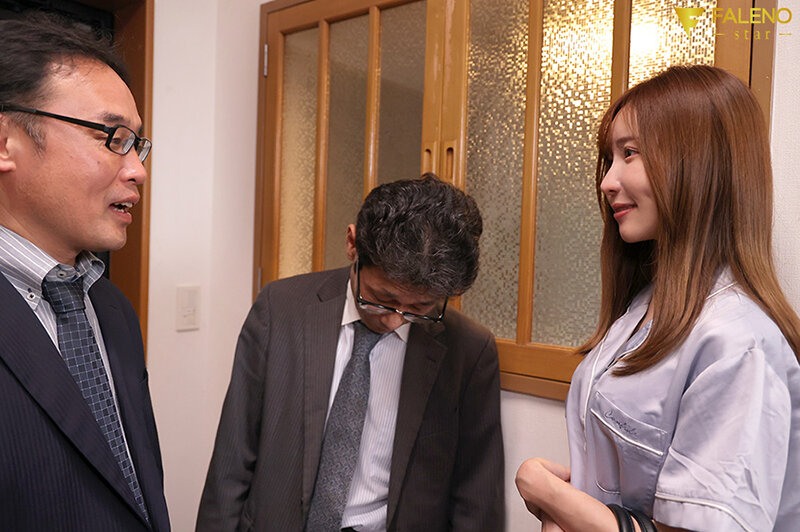 家庭內NTR 丈夫在家時在死角被幹的興奮、背德悶絕中壓倒性敗北的人妻-第2张图片-萌站
