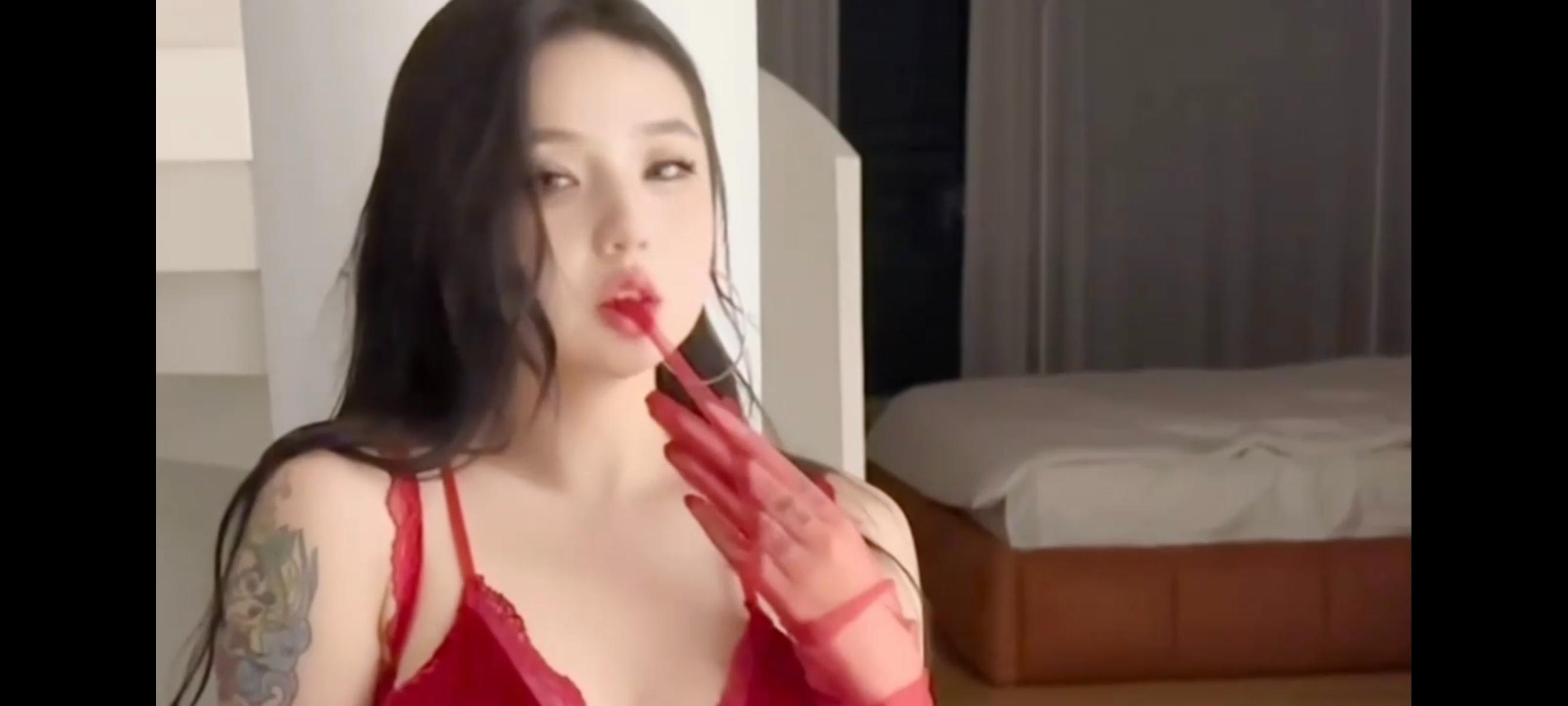 糖心童颜巨乳红色情趣内衣