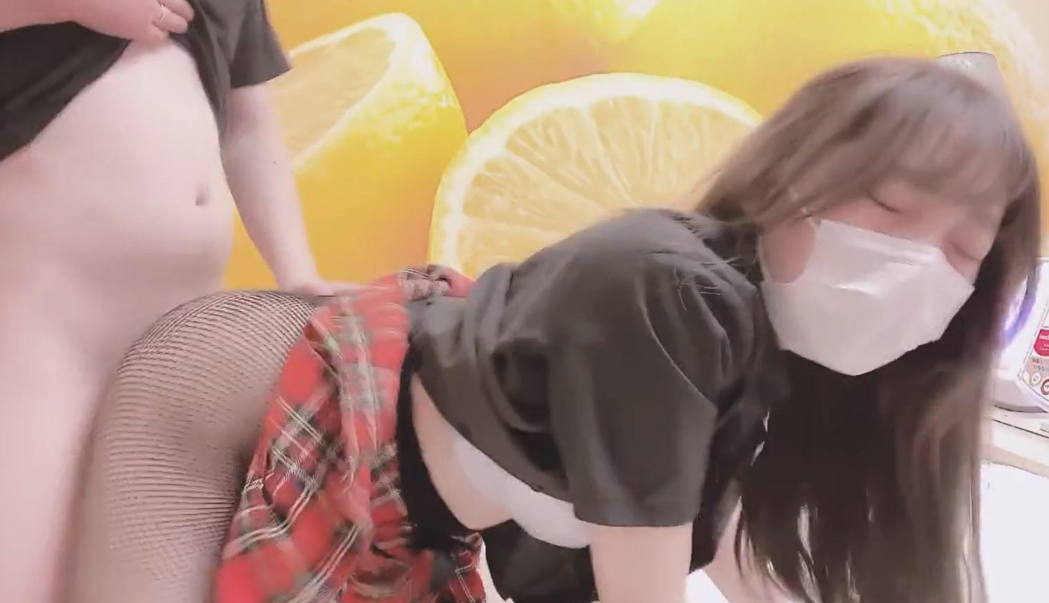 在私人拍摄中享受一个超级可爱日本18岁女孩的大奶子
