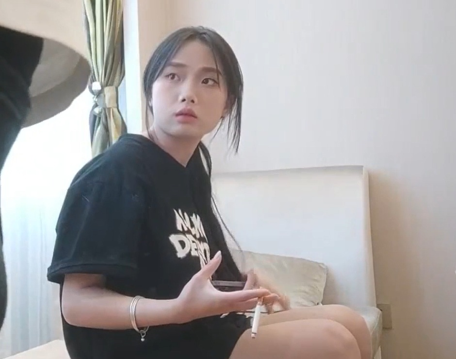 约炮19岁纹身小妹为了买手机，无tao
