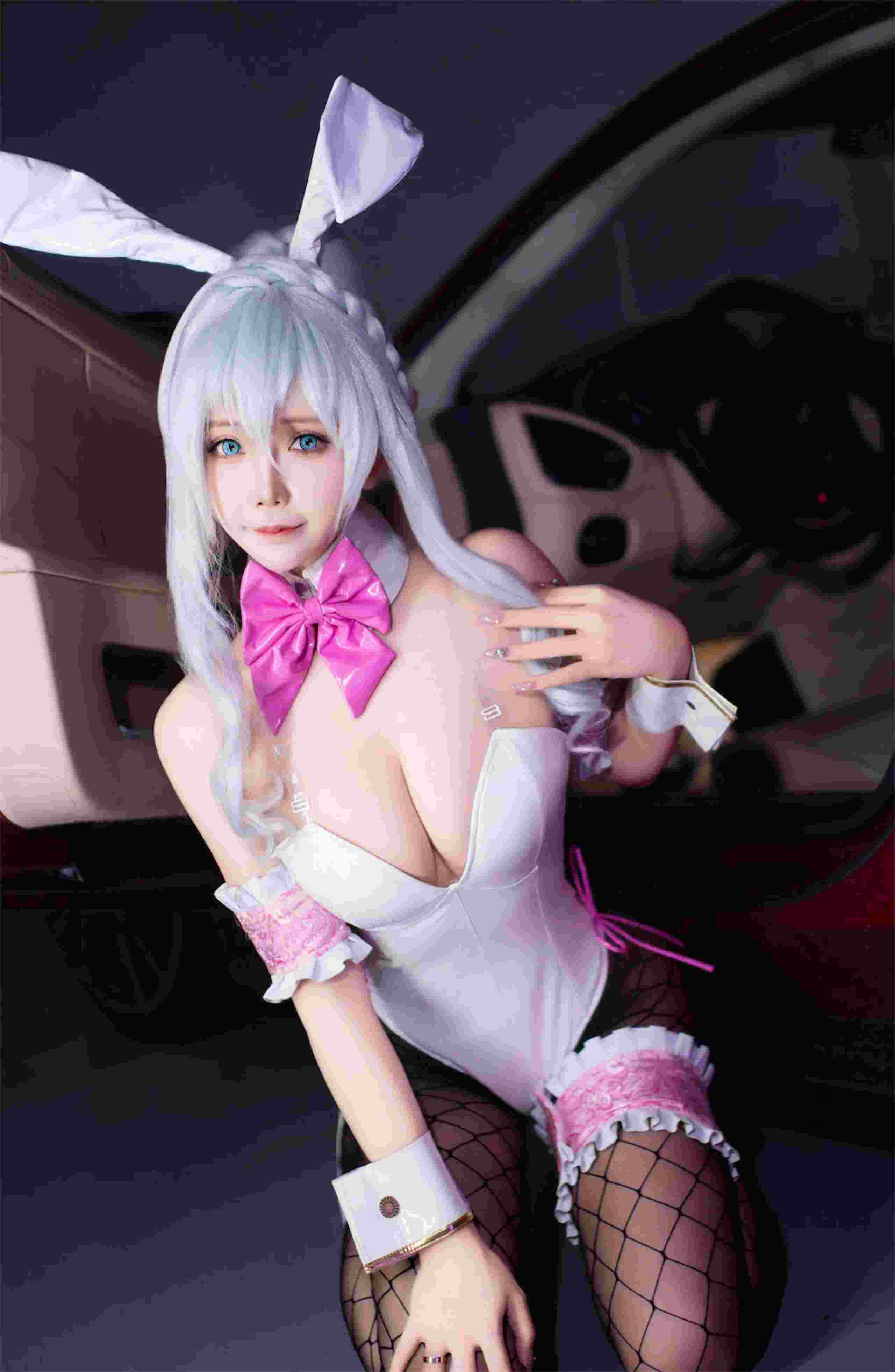 抱走莫子aa - 雪女跑车兔女郎 cosplay 27P-第2张图片-萌站