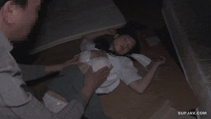 [尾随迷奸]とある男の忘备录　ちび制服女-第3张图片-萌站