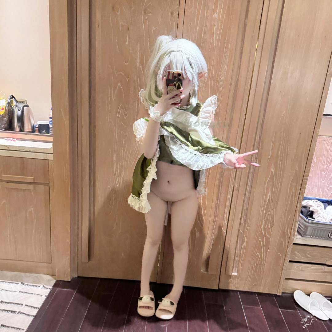 小粉馒头白虎萝莉福利姬合集整理 各种cosplay同人角色 超绝小萝莉 白丝 掰开小穴双腿自拍-第16张图片-萌站