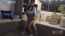 LB004董小宛蜜桃成熟之兄妹-第4张图片-萌站
