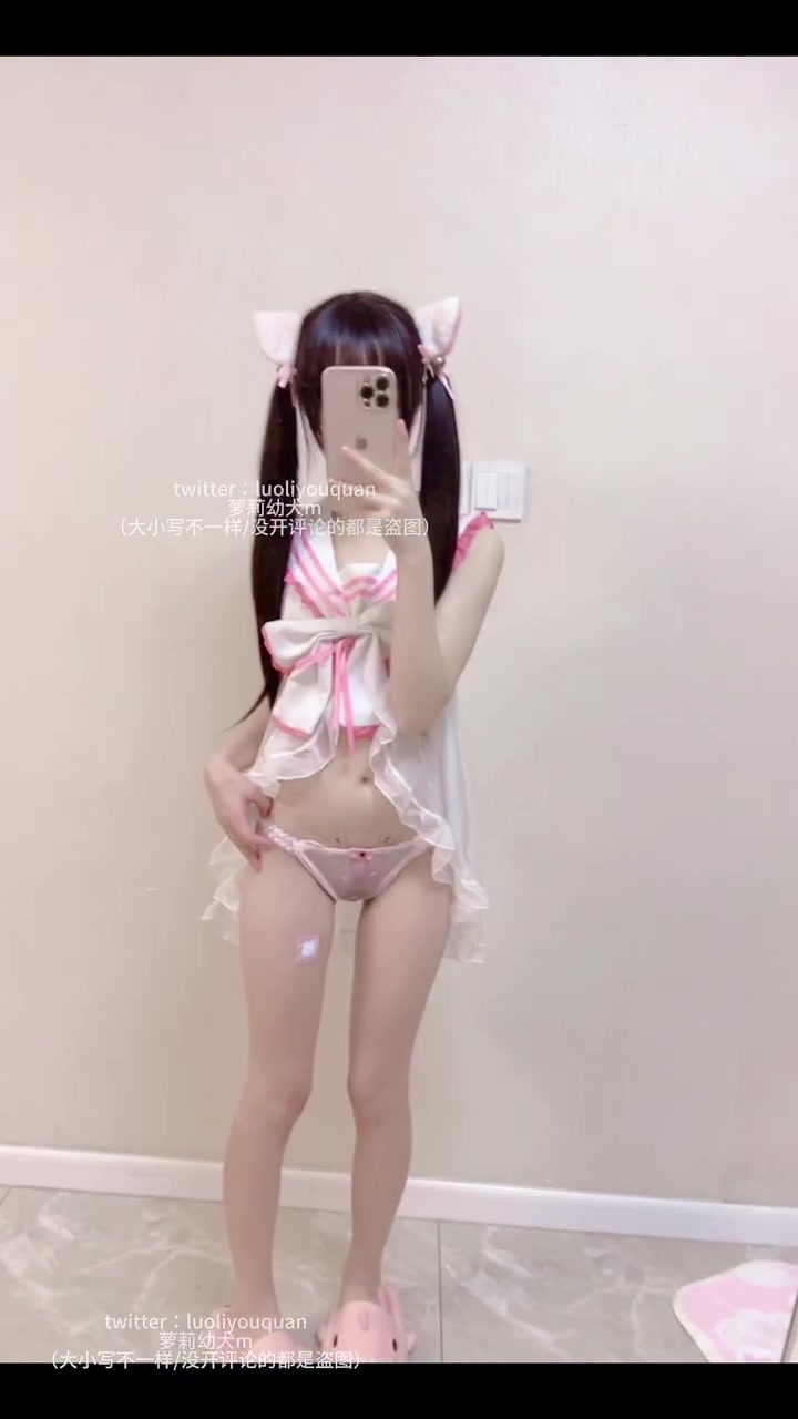 【萝莉】推特绝顶小萝莉福利姬 萝莉幼犬 标准萝莉白虎身材 小骚母狗 掰开腿自拍 3部短视频整理-第8张图片-萌站