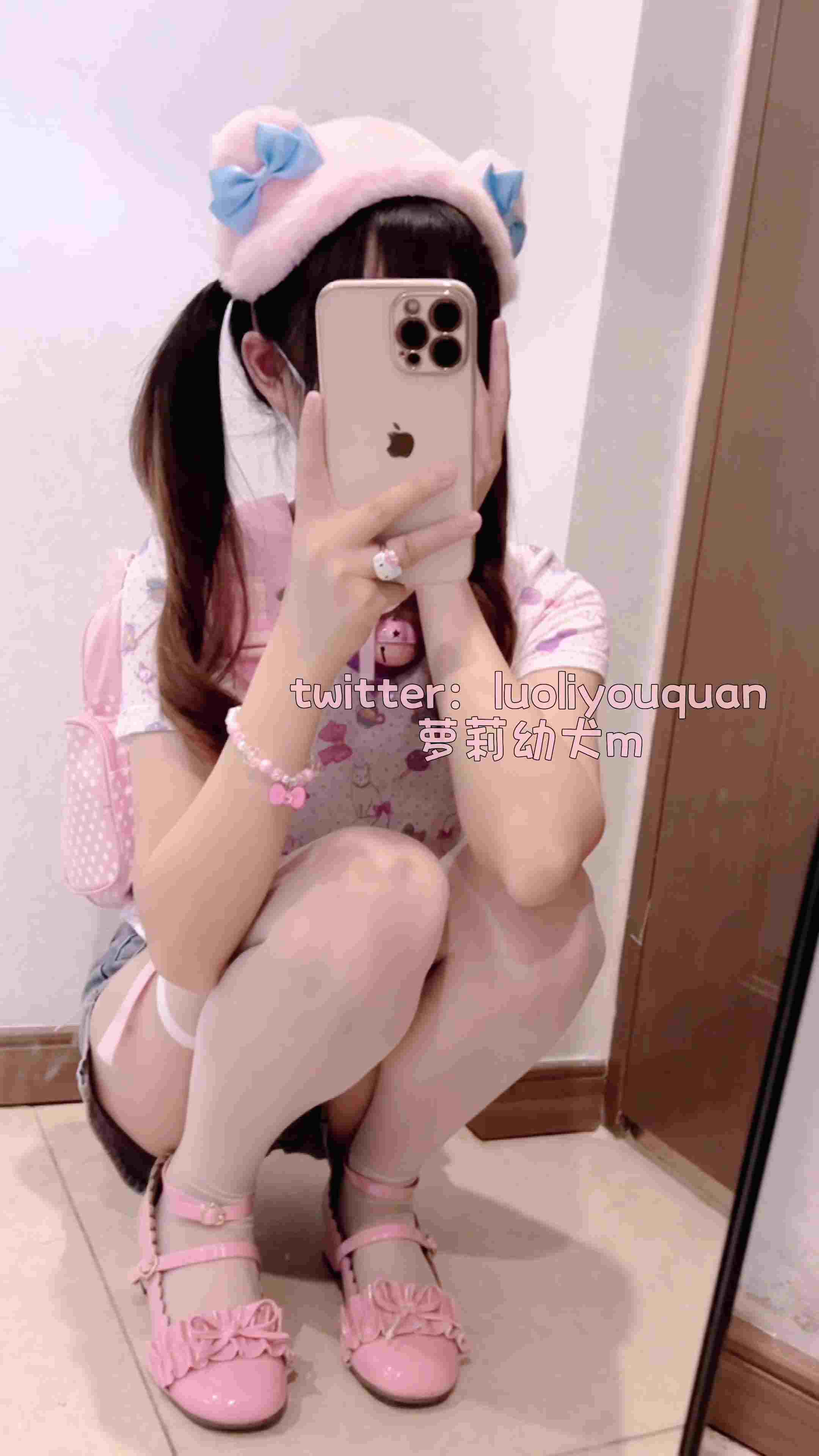 【萝莉】推特绝顶小萝莉福利姬 萝莉幼犬 标准萝莉白虎身材 小骚母狗 掰开腿自拍 3部短视频整理-第29张图片-萌站