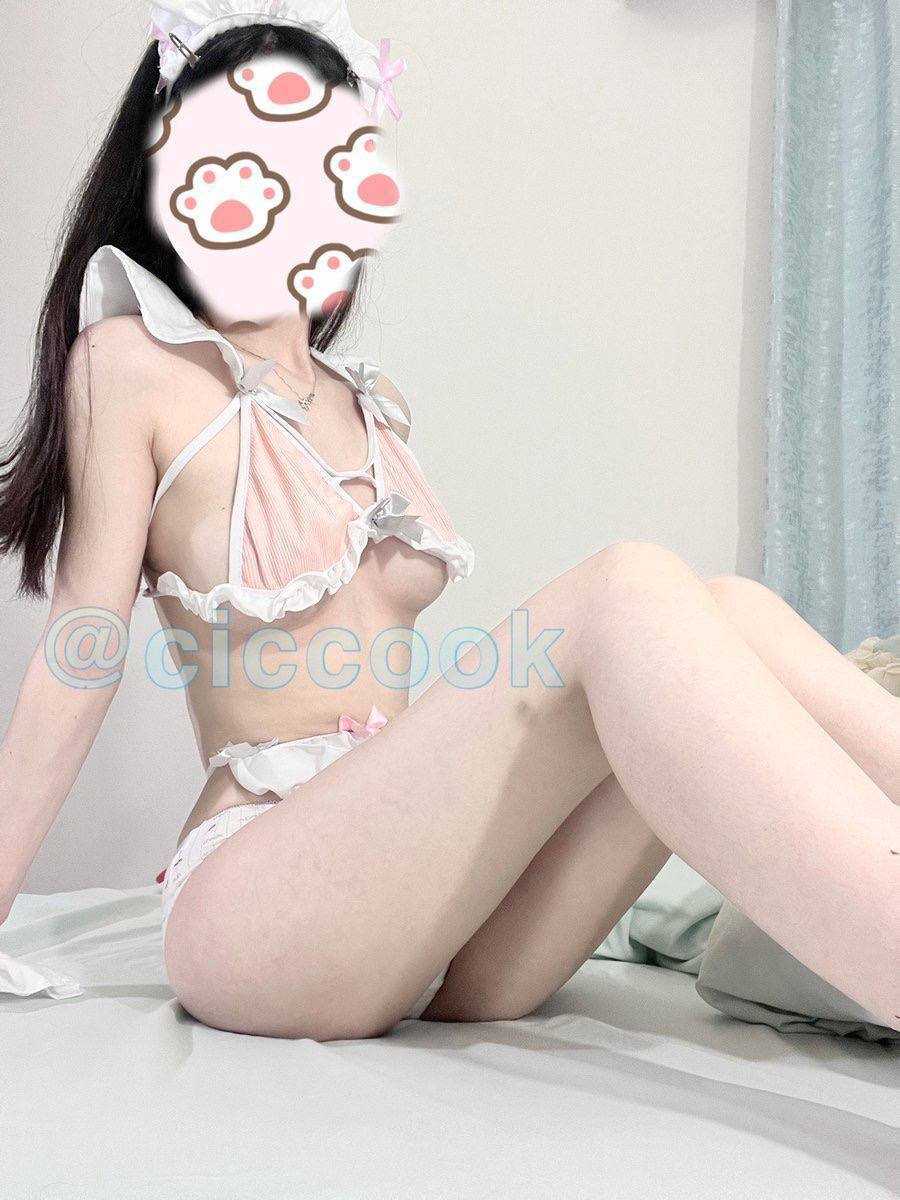 推特美女福利姬 白嫩诱人小萝莉骚舞定制 极品反差小母狗VC8