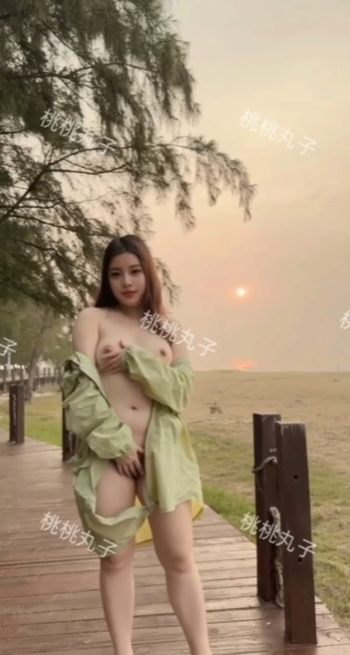 推特大奶福利姬 白嫩诱人身材 极品反差母狗 户外漏出 各种调教户外任务OL2-第4张图片-萌站