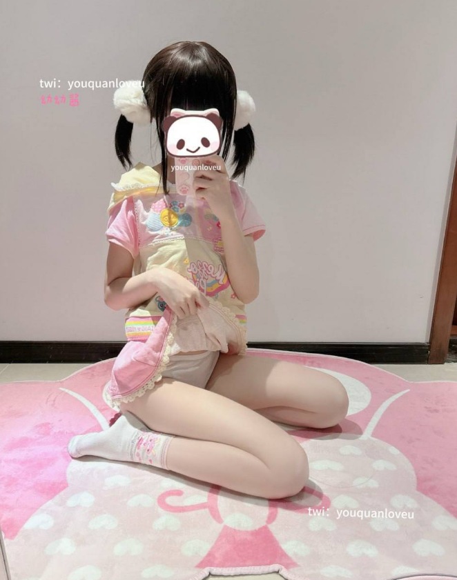 双马尾 包反差 粉嫩 贫乳 清纯外表下藏着惊人反差，白丝包裹的娇躯在镜头前肆意扭动PR2-第2张图片-萌站
