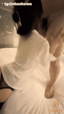 视=14【完整版】淫妻约炮原创博主「ICICIS」全程露脸！黑丝OL的淫乱3P体验，骚穴骚嘴双插，精液灌满蜜穴中出！-第9张图片-萌站