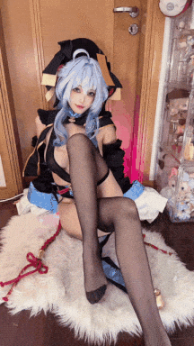 视=28【COSPLAY带图带视频】[蜜汁猫裘] 甘雨 国风小僵尸[47P 2V]【2.2G】