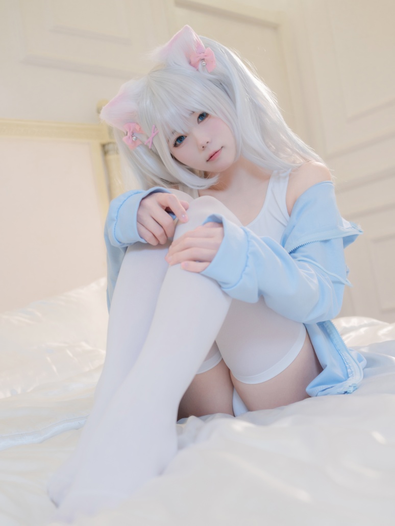 咬一口兔娘 - 做你的猫 白丝猫娘 8K图片4K视频 56P1V 图片质量很好 可以做壁纸