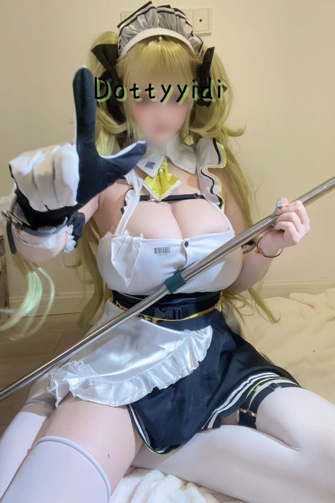 一滴都不给你剩yidi 白丝皮裤渔网袜兔女郎等 8套图cos+视频 136P+14V