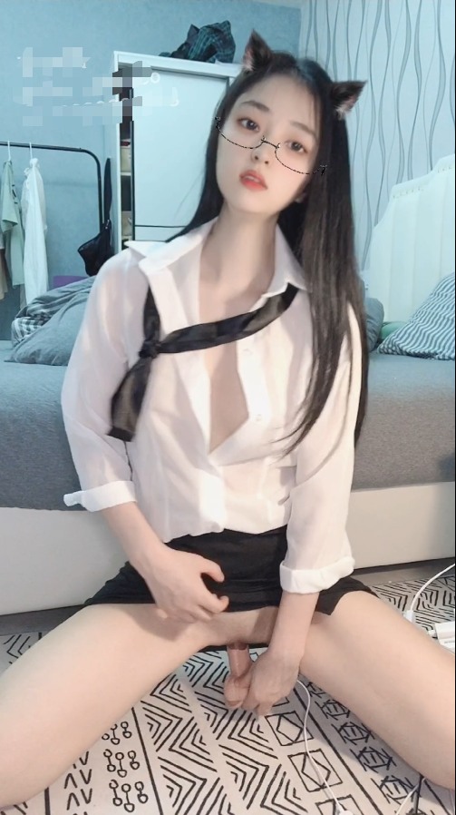芋喵喵 眼镜猫耳萌妹自慰电动假鸡巴快速抽插 淫语浪叫-第3张图片-萌站