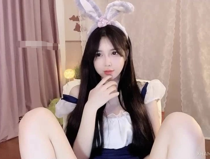 DeepEggs 可爱妹妹兔女郎装扮直播抠逼 自慰-第2张图片-萌站