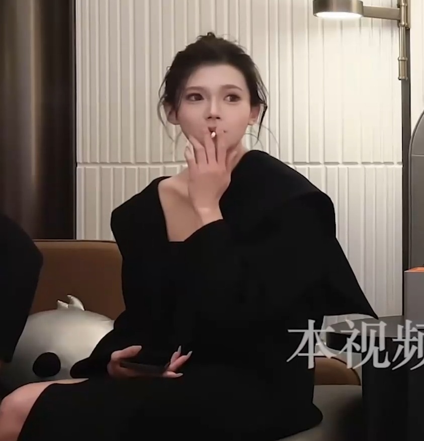 国产探花.王安全_回归首秀，约了个身材高挑大长腿的妹子，女神气质温柔体贴，扛腿抽插打桩机，把她干得不要不要的