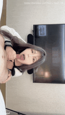 【童颜巨乳Coser福利姬】顶级BBW吊钟大奶萝莉鲜「鮮奶茶」FO露脸私拍，被富二代男友圈养调教成小母狗乳交啪啪-第4张图片-萌站