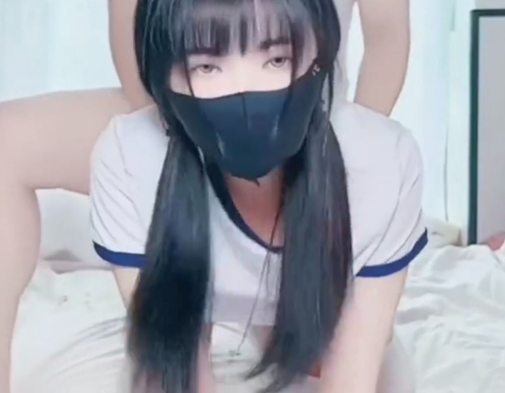 调教完白丝妹妹后直接后入她