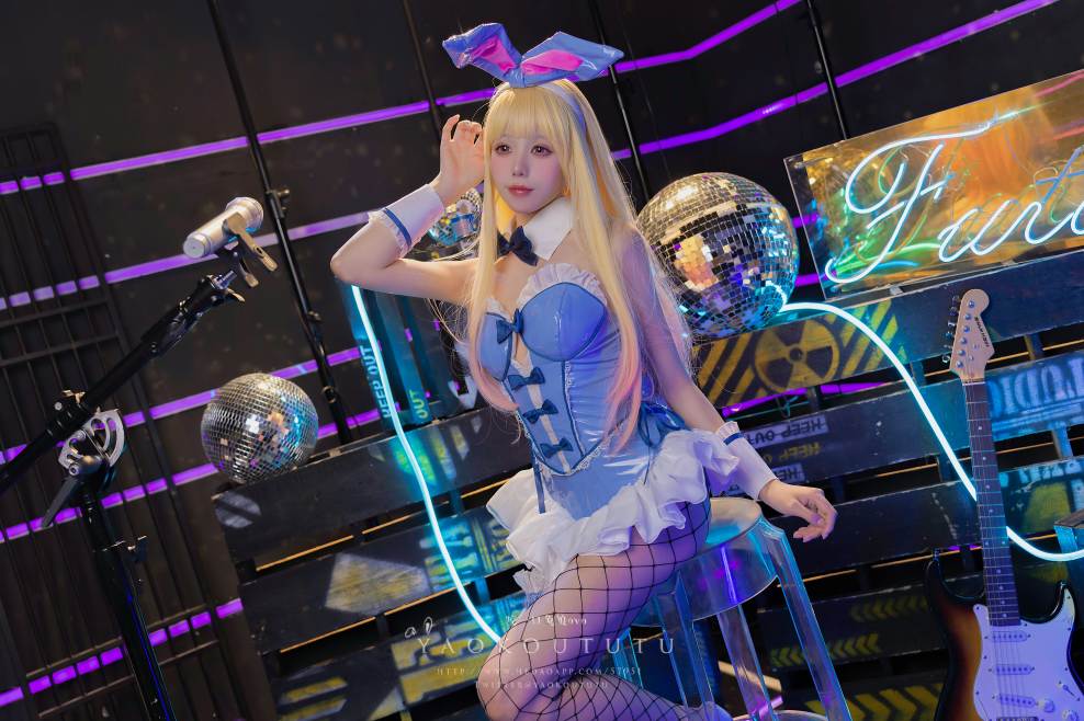 35【COSPLAY带视频】咬一口兔娘(yiko湿润兔) 喜多川兔女郎&Be My Poi [70P1V]
