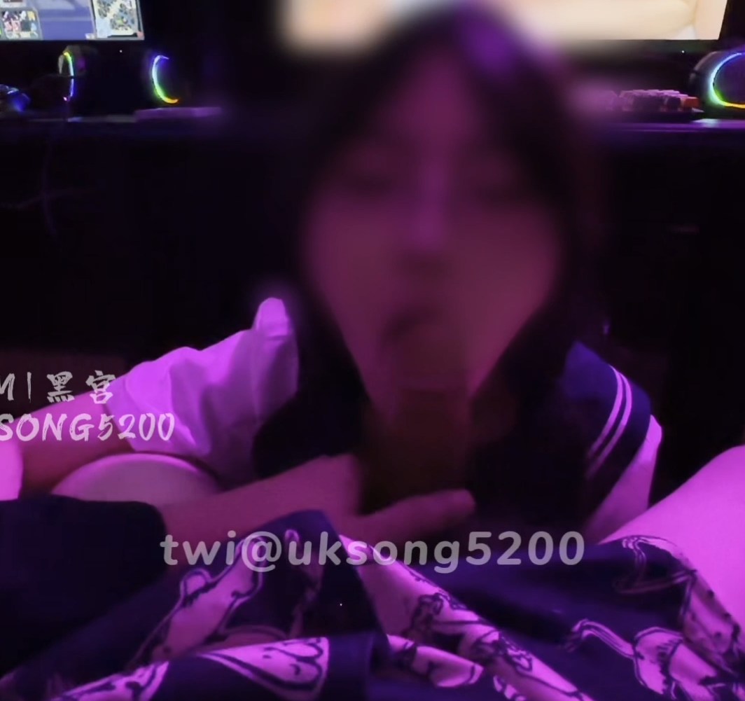 气质眼镜妹子极品身材 网吧包厢给你忘情口交 有码-第4张图片-萌站