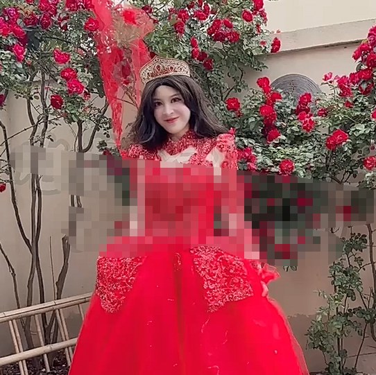 桉X lananlanan520元单片解锁高价福利《婚礼结束后的淫欢》火红婚纱，开放丝袜，女上位骑乘榨精【1V490M】
