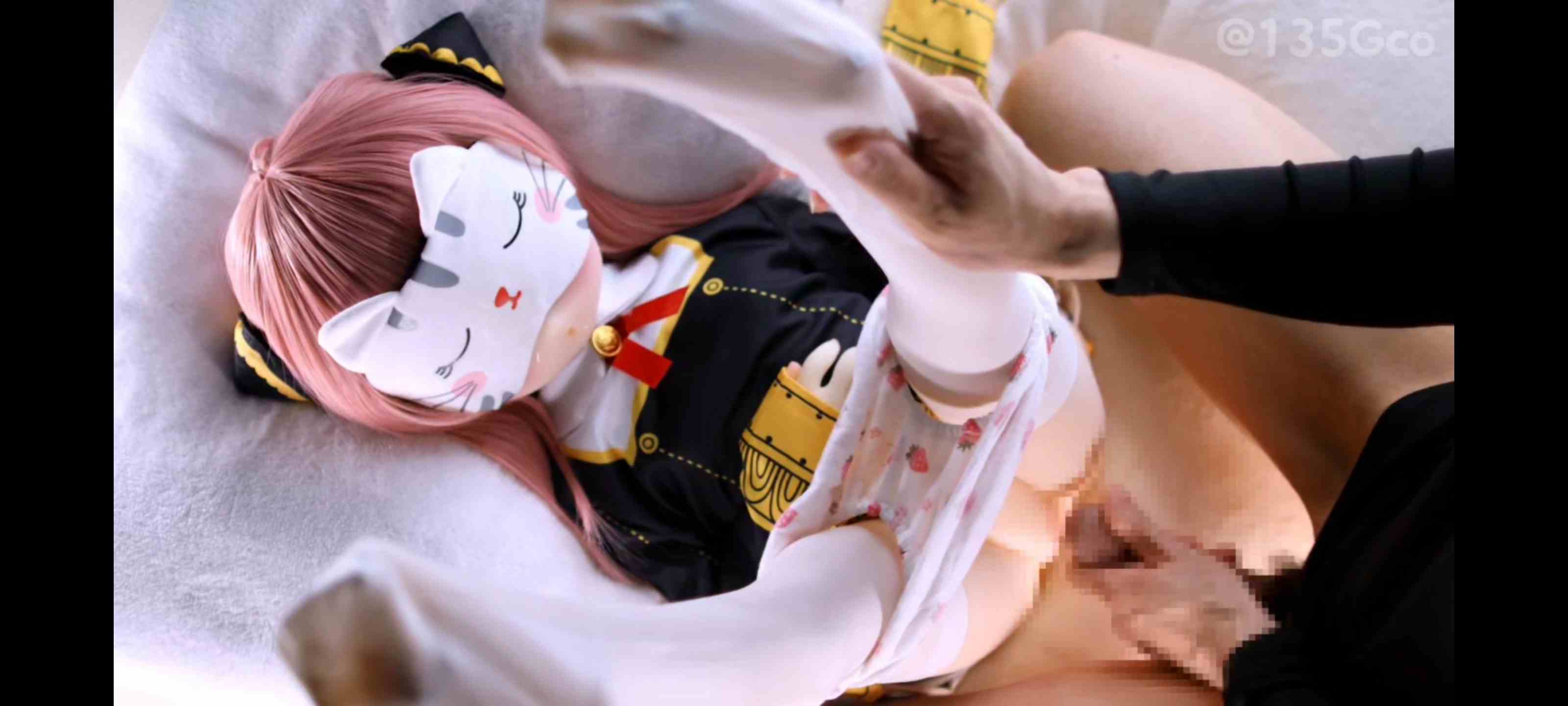 扒开白丝阿尼亚的下面硬怼进去