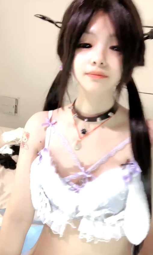 【超大时长】娇小可爱校花【かわいい】下海~大秀自慰喷水！-第7张图片-萌站