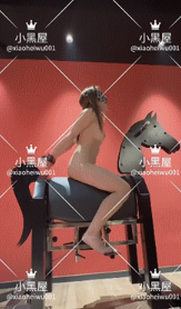 大神【小黑屋】最新骑马抽插 鞭打 女奴双女奴互舔69 [2V+464M]-第2张图片-萌站