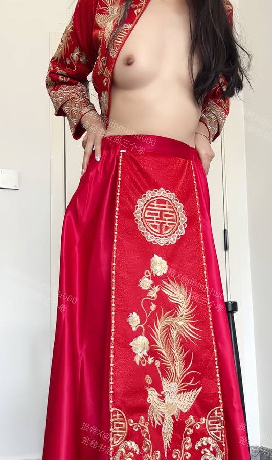 烧婊子 金秘书+虾米 5月露出裸舞喷尿福利 [17P+10V+1.43G]-第4张图片-萌站