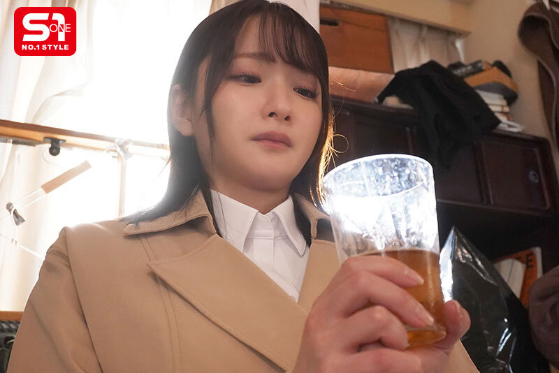 スケベに実った乳デカ不動産レディが俺のゴミ屋敷に訪問してきた。 鷲尾めい （BOD）