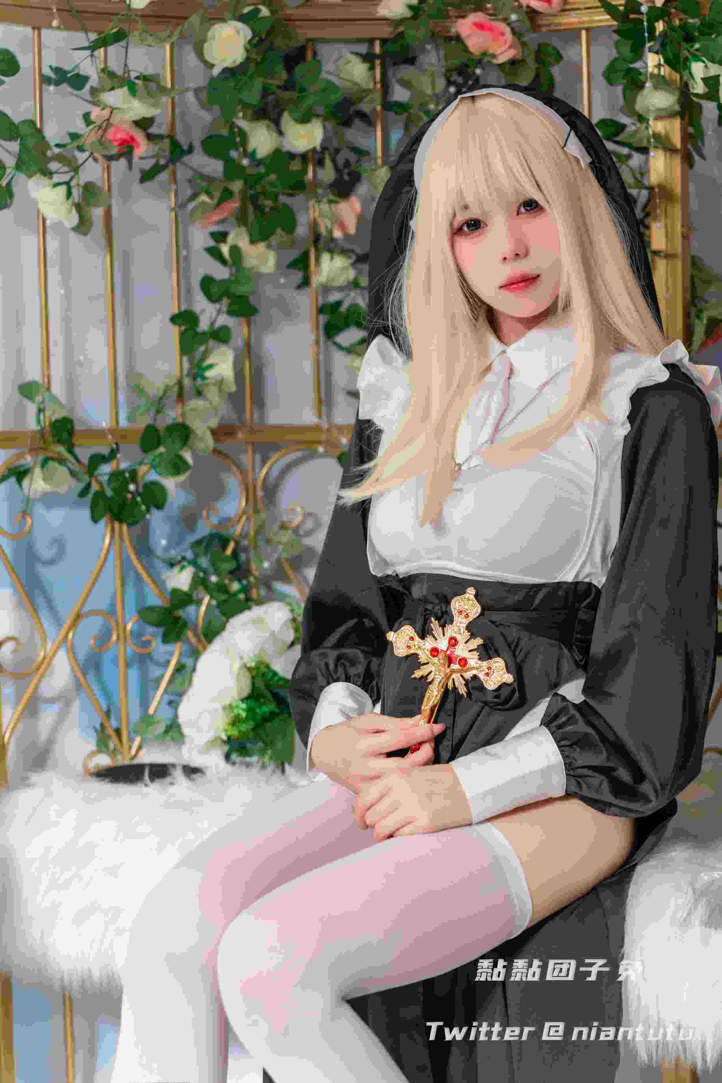 咬一口兔娘ovo - 修女 4K 【49P】[826M]