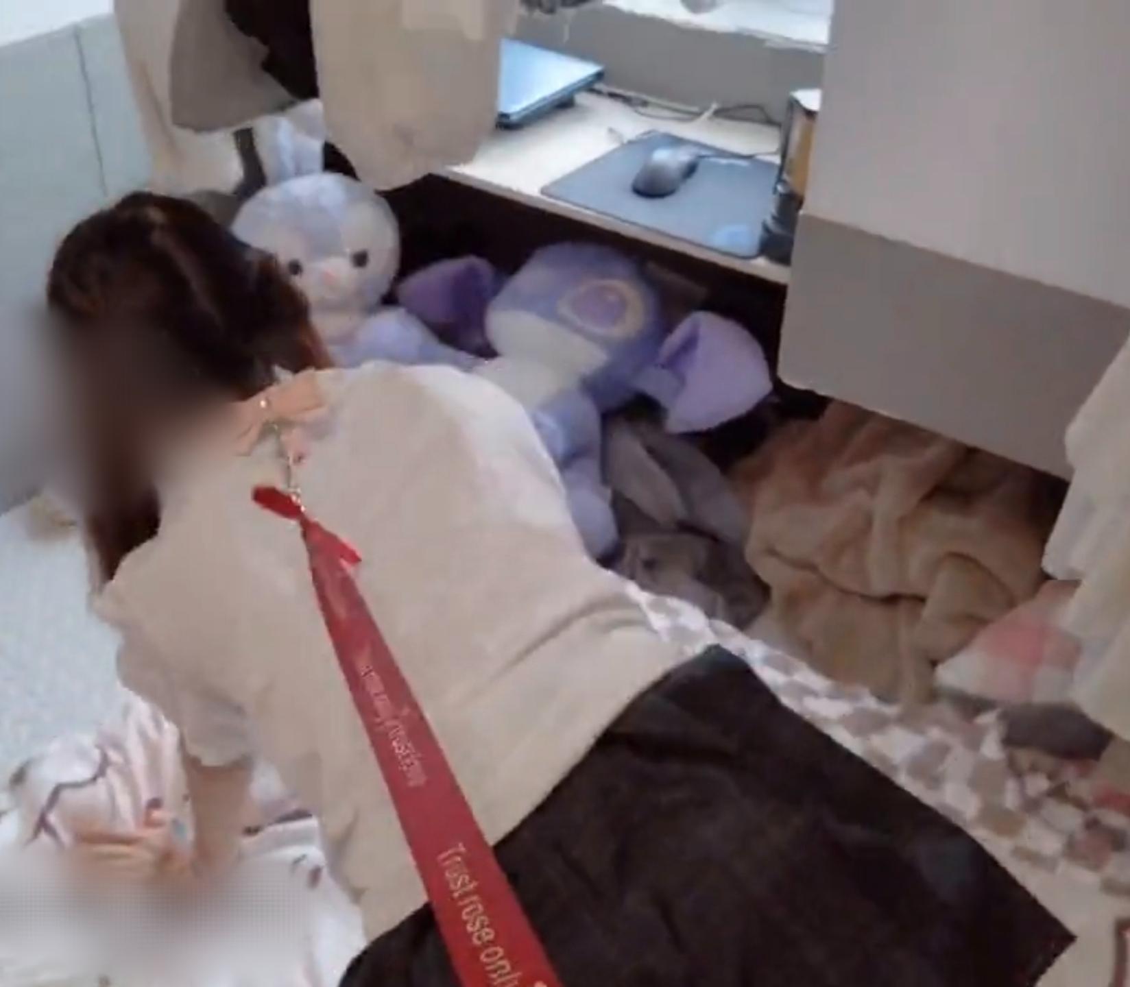 把双马尾亲妹妹调成母狗