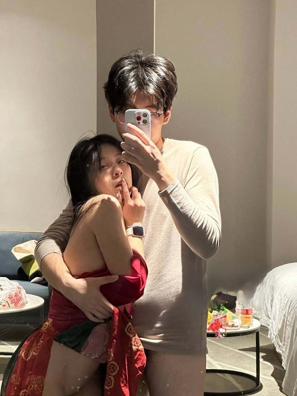 福建省极品反差尤物女大学生自拍视频泄密 口交女上位后入完美露脸 令人心动不已-第2张图片-萌站