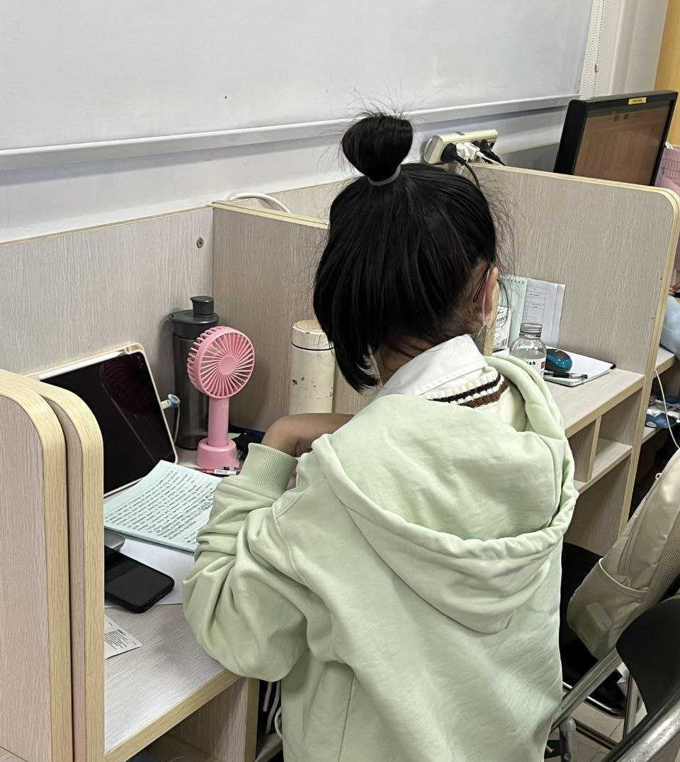 南京财经大学20届学姐钟伟婷 反差眼镜妹 富哥凿击娇躯 清纯外表下浪叫不断 诱惑身姿欲火难挡！-第3张图片-萌站