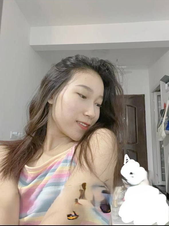 舞蹈系美女小微与男友的性爱自拍原档泄密 情侣酒店头顶就是镜子 画面太爽!