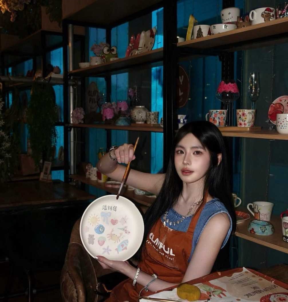 复旦大学留学的潘纬倩竟然被刚交的男友用手机把做爱的过程偷拍了下来随后惨遭外流-第2张图片-萌站