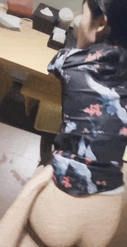 【金司司】白丝穿在校服里面的反差母狗 [10v/5p+1.29g] -第2张图片-萌站