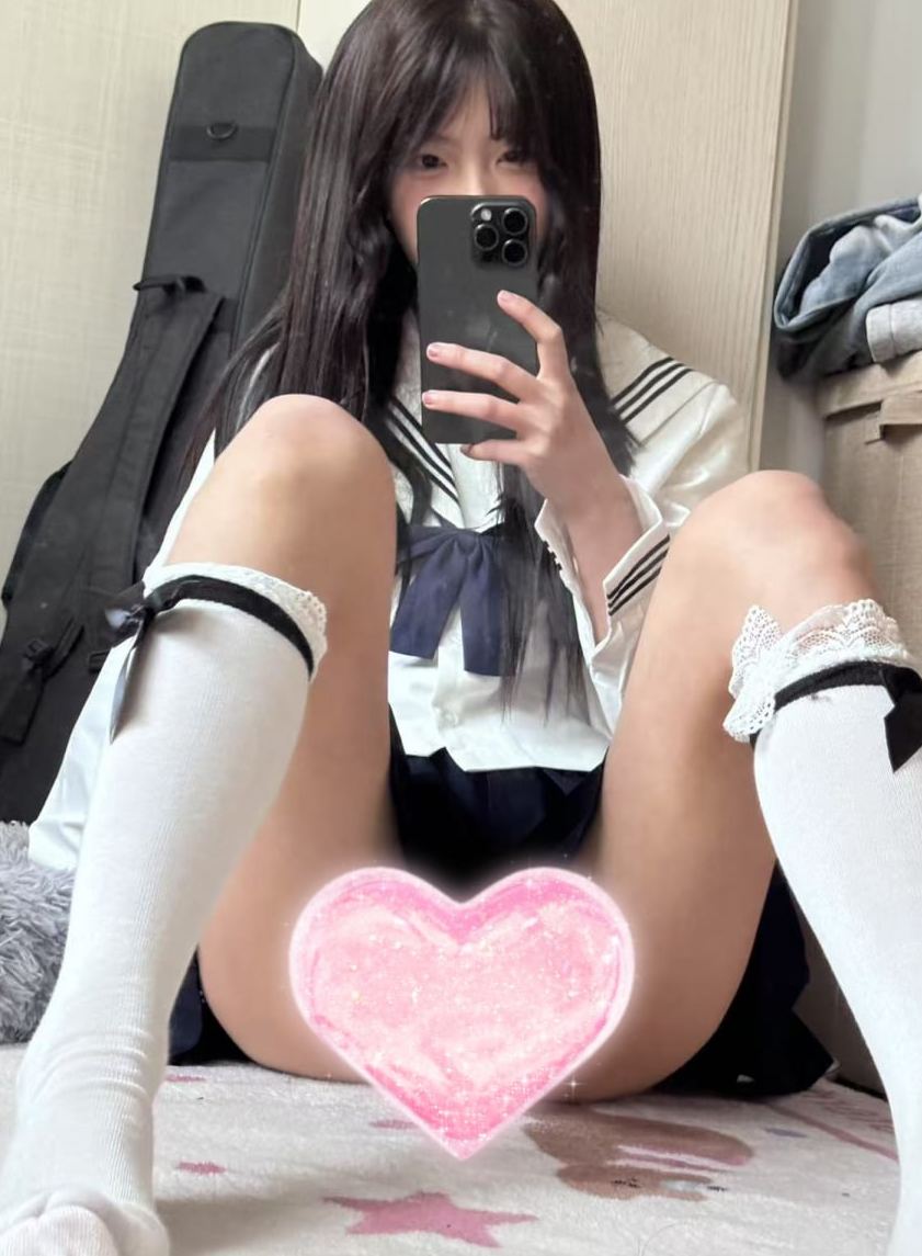 抖音百万网红 董香/一只香 微密圈/TF空间福利 丝袜小嫩脚 [194V/268P+692m]-第3张图片-萌站